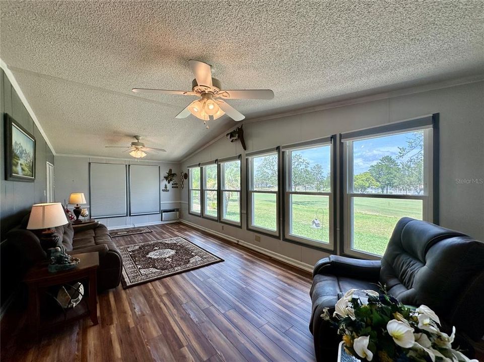 Activo con contrato: $214,900 (2 camas, 2 baños, 1562 Pies cuadrados)