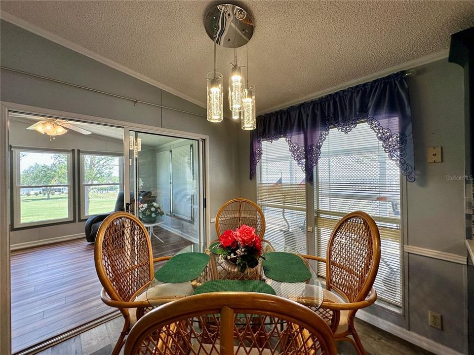 Activo con contrato: $214,900 (2 camas, 2 baños, 1562 Pies cuadrados)