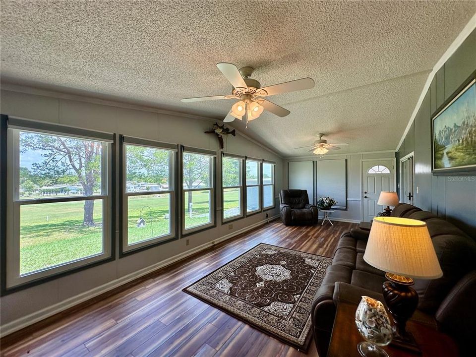 Activo con contrato: $214,900 (2 camas, 2 baños, 1562 Pies cuadrados)