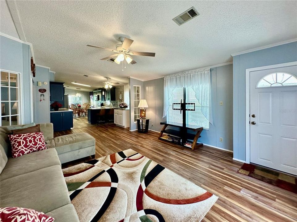 Activo con contrato: $214,900 (2 camas, 2 baños, 1562 Pies cuadrados)