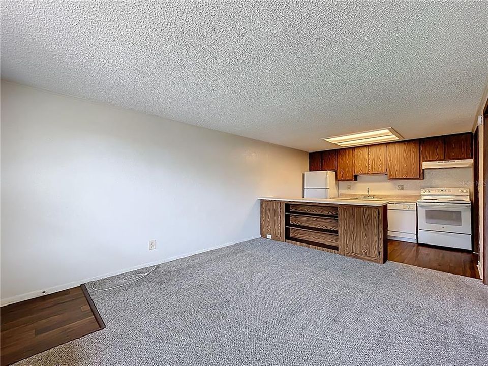 For Rent: $1,075 (1 beds, 1 baths, 576 Square Feet)