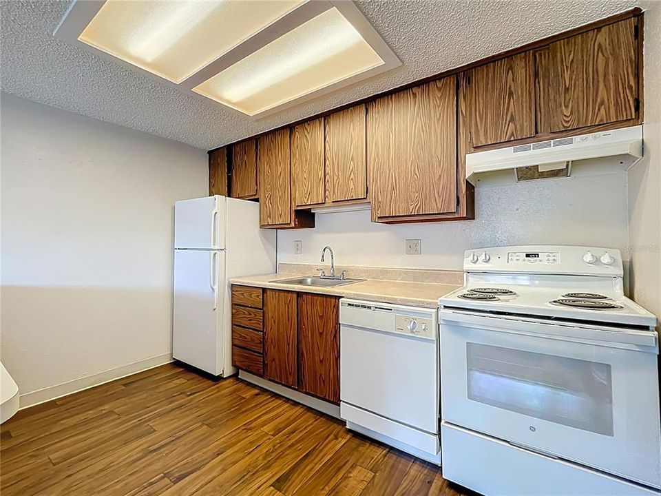 For Rent: $1,075 (1 beds, 1 baths, 576 Square Feet)