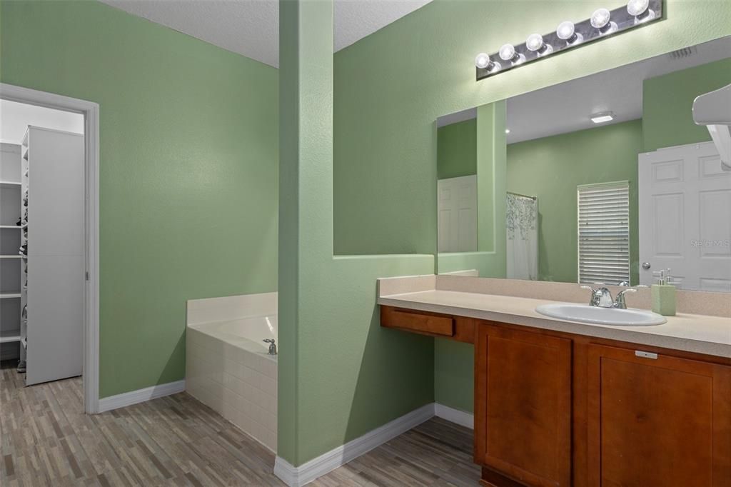 На продажу: $589,000 (5 спален, 3 ванн, 3107 Квадратных фут)