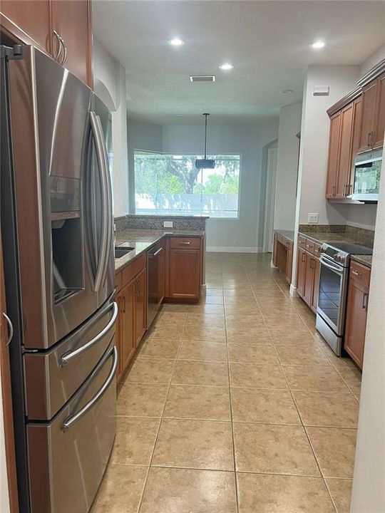 出租: $3,850 (3 贝兹, 3 浴室, 2459 平方英尺)