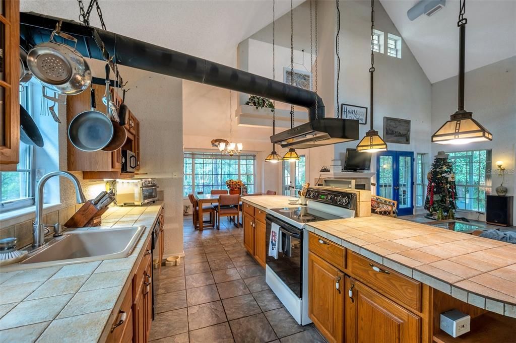 For Sale: $625,000 (2 beds, 2 baths, 2193 Square Feet)