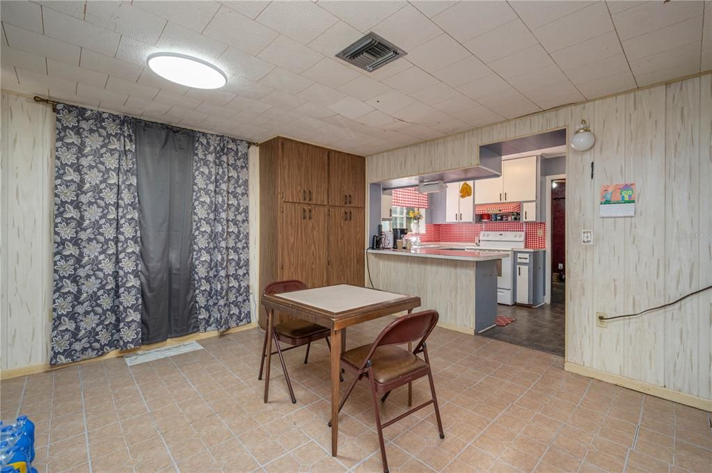 Под контрактом: $174,900 (3 спален, 2 ванн, 1514 Квадратных фут)