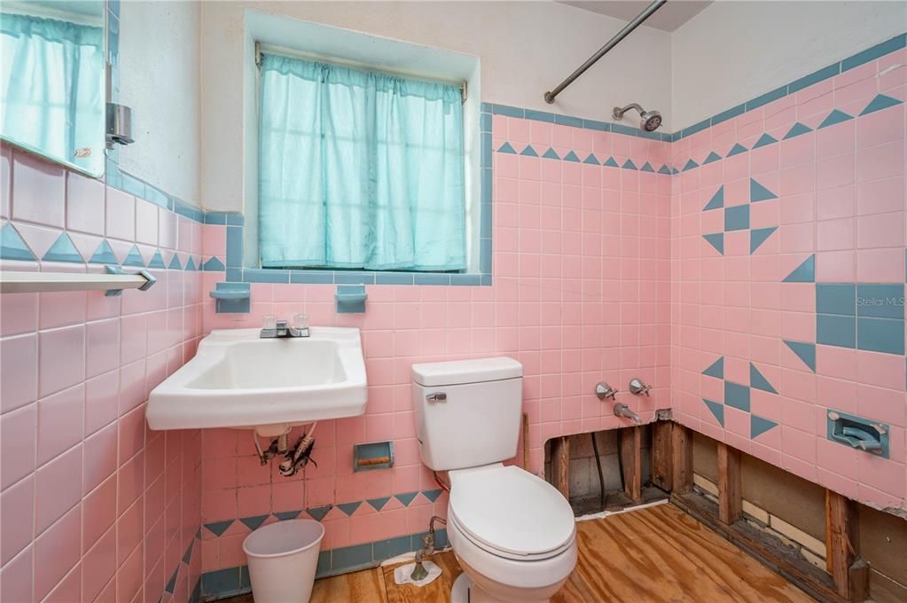 Под контрактом: $174,900 (3 спален, 2 ванн, 1514 Квадратных фут)