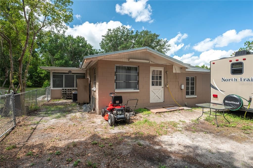 Под контрактом: $174,900 (3 спален, 2 ванн, 1514 Квадратных фут)