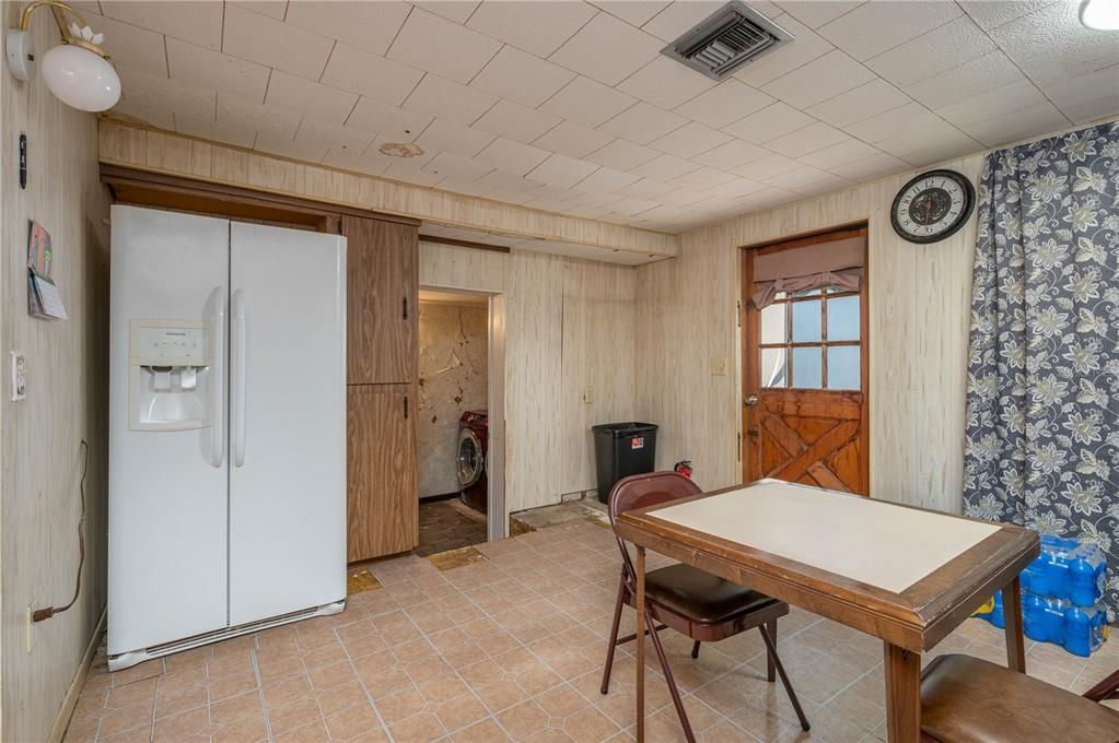 Под контрактом: $174,900 (3 спален, 2 ванн, 1514 Квадратных фут)