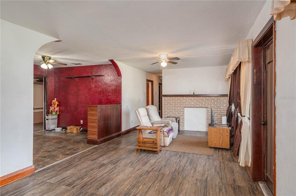 Под контрактом: $174,900 (3 спален, 2 ванн, 1514 Квадратных фут)