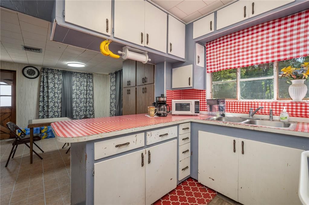 Под контрактом: $174,900 (3 спален, 2 ванн, 1514 Квадратных фут)