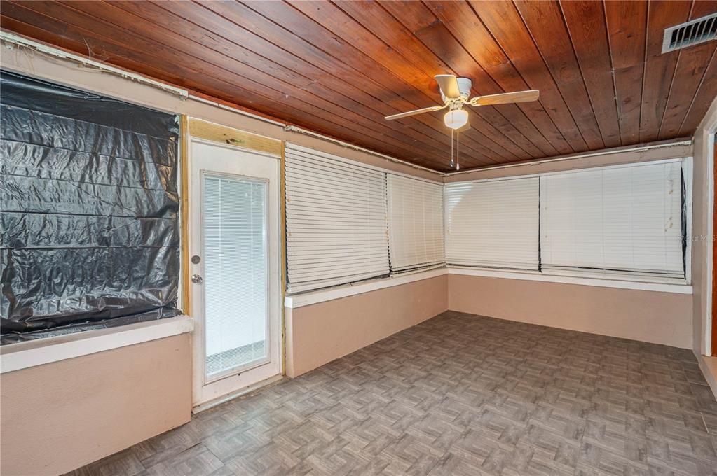 Под контрактом: $174,900 (3 спален, 2 ванн, 1514 Квадратных фут)