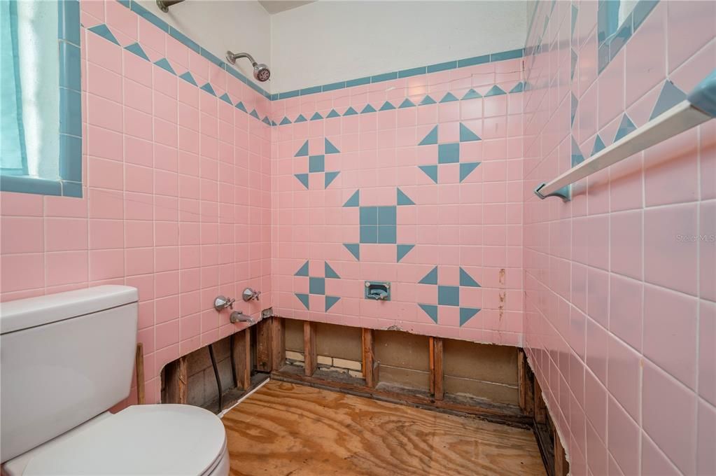 Под контрактом: $174,900 (3 спален, 2 ванн, 1514 Квадратных фут)