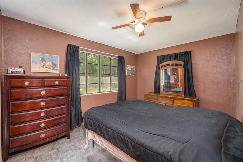 Под контрактом: $174,900 (3 спален, 2 ванн, 1514 Квадратных фут)