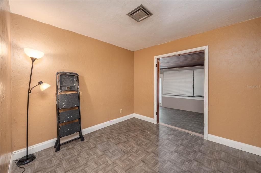 Под контрактом: $174,900 (3 спален, 2 ванн, 1514 Квадратных фут)