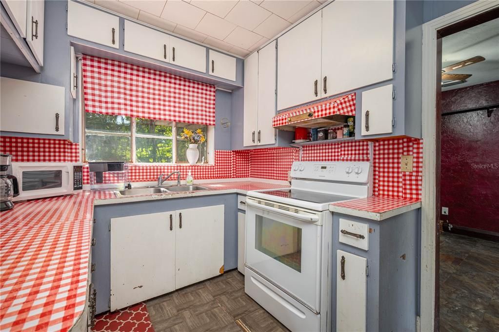 Под контрактом: $174,900 (3 спален, 2 ванн, 1514 Квадратных фут)