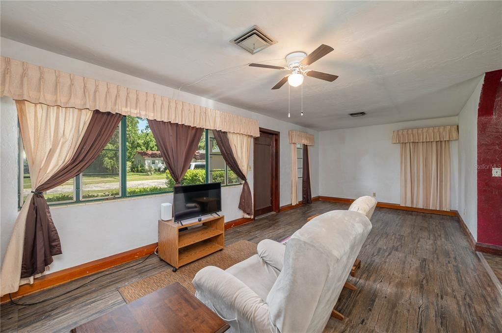 Под контрактом: $174,900 (3 спален, 2 ванн, 1514 Квадратных фут)