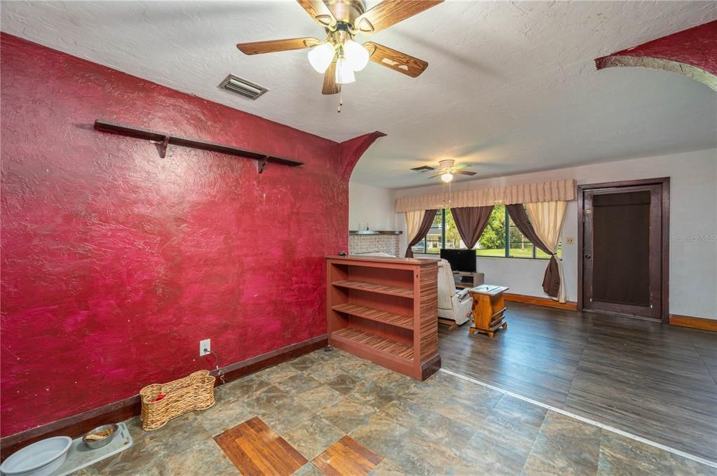 Под контрактом: $174,900 (3 спален, 2 ванн, 1514 Квадратных фут)