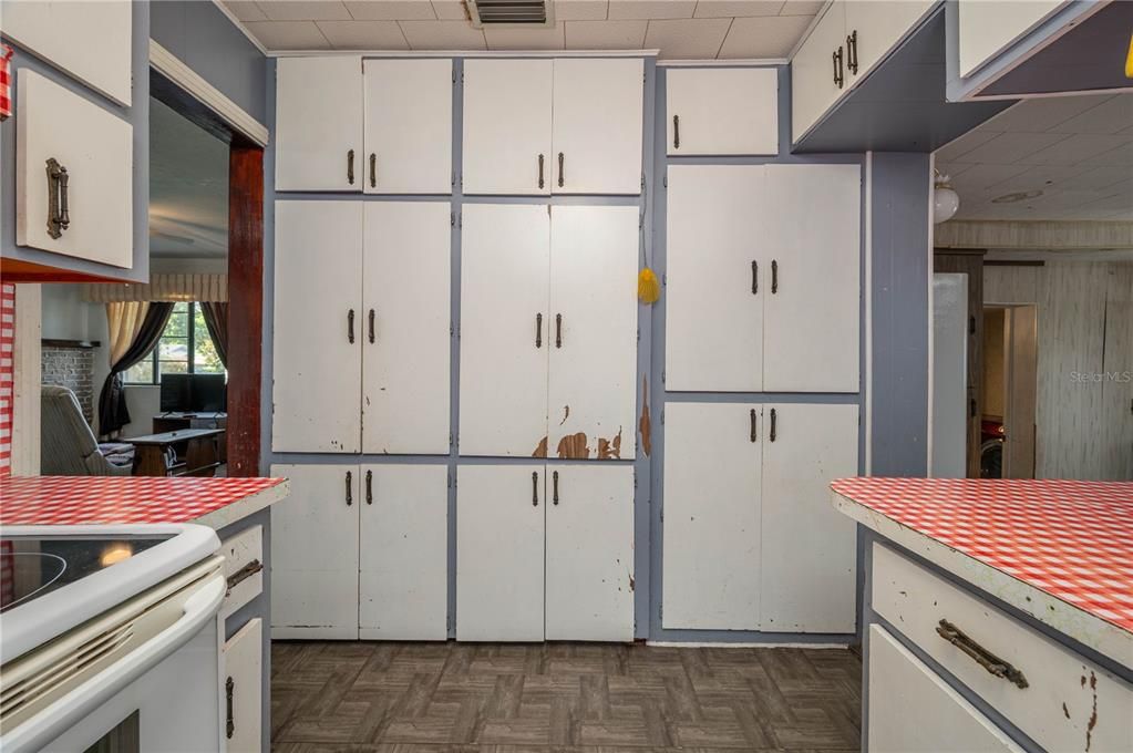 Под контрактом: $174,900 (3 спален, 2 ванн, 1514 Квадратных фут)