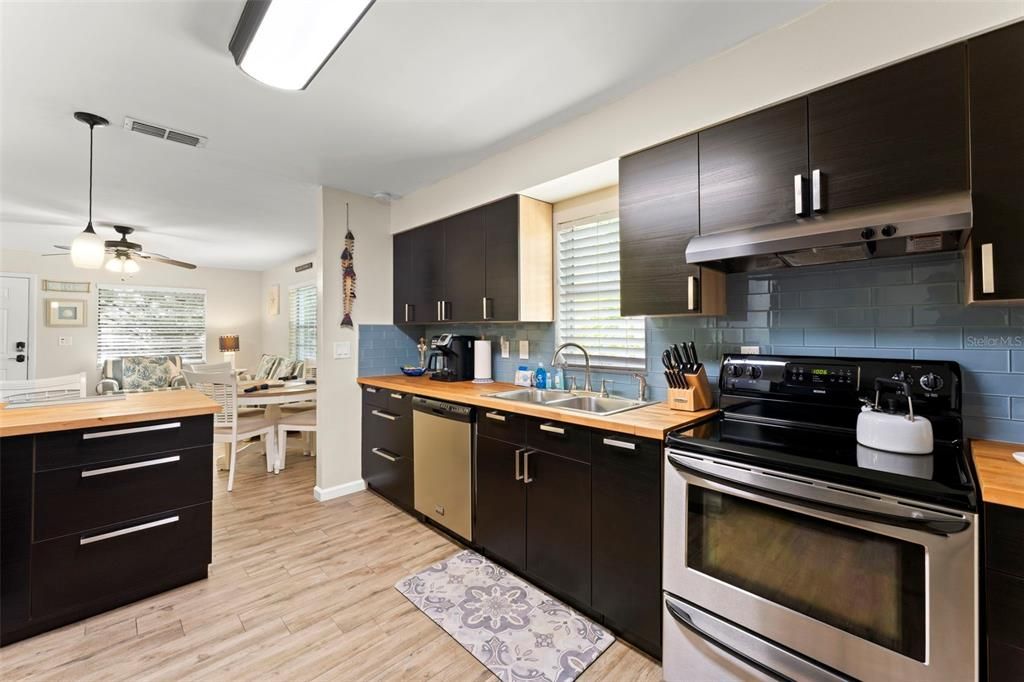 For Sale: $775,000 (4 beds, 0 baths, 1664 Square Feet)