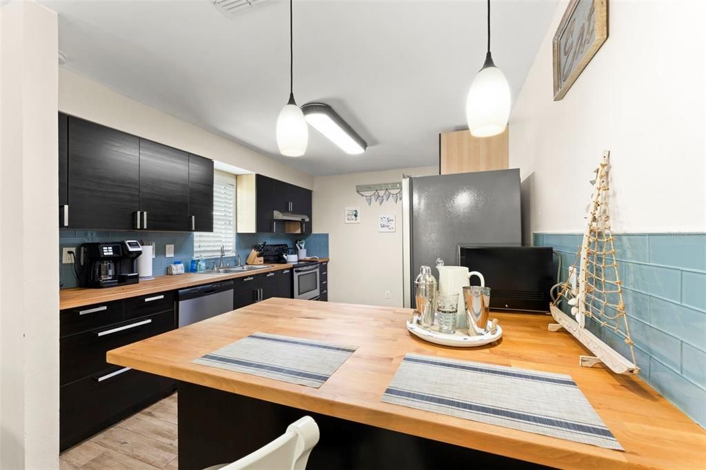 For Sale: $775,000 (4 beds, 0 baths, 1664 Square Feet)