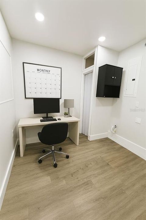 合同活跃: $2,100 (3 贝兹, 2 浴室, 1495 平方英尺)