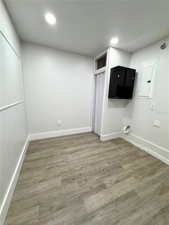 合同活跃: $2,100 (3 贝兹, 2 浴室, 1495 平方英尺)