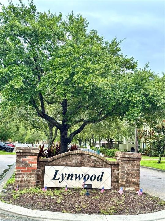 合同活跃: $2,100 (3 贝兹, 2 浴室, 1495 平方英尺)