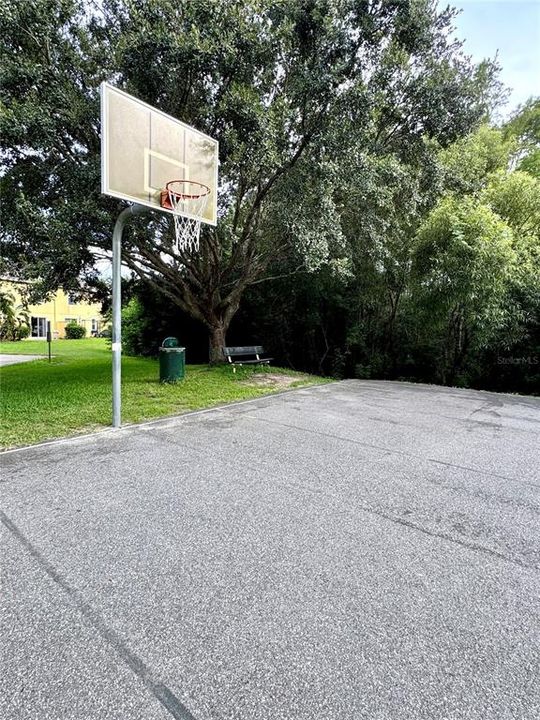 合同活跃: $2,100 (3 贝兹, 2 浴室, 1495 平方英尺)