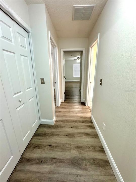 合同活跃: $2,100 (3 贝兹, 2 浴室, 1495 平方英尺)