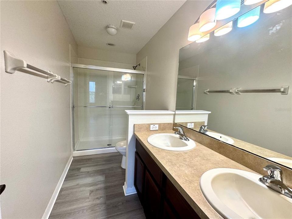 合同活跃: $2,100 (3 贝兹, 2 浴室, 1495 平方英尺)