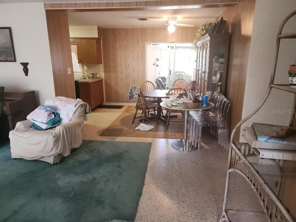 На продажу: $235,000 (2 спален, 2 ванн, 1047 Квадратных фут)