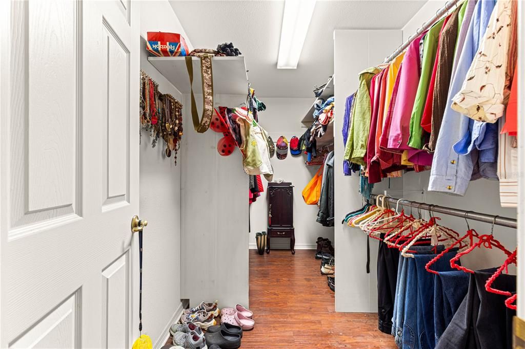 For Sale: $689,900 (3 beds, 3 baths, 2869 Square Feet)