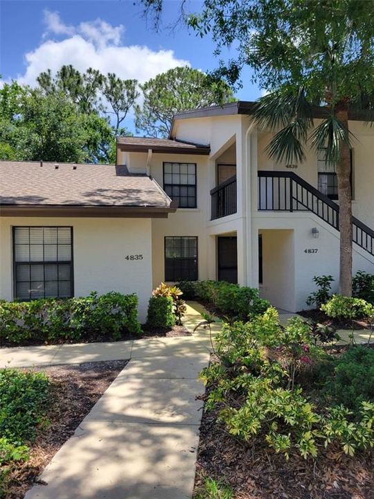 合同活跃: $180,000 (1 贝兹, 1 浴室, 582 平方英尺)