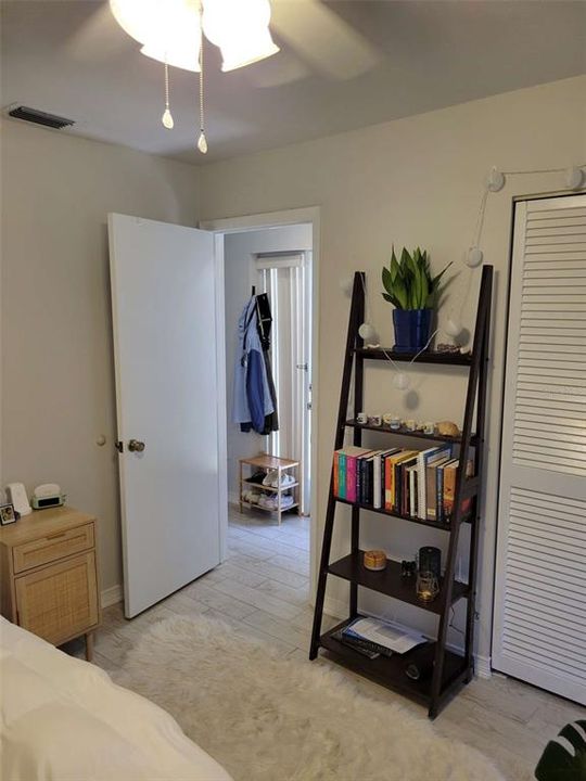 合同活跃: $180,000 (1 贝兹, 1 浴室, 582 平方英尺)