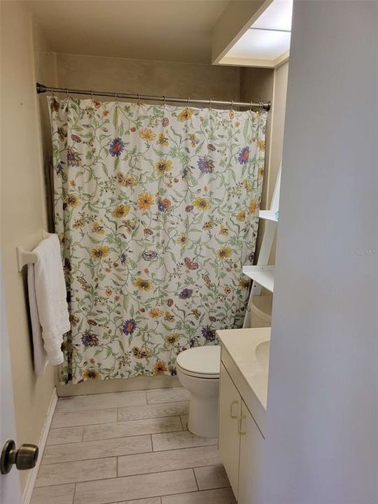 合同活跃: $180,000 (1 贝兹, 1 浴室, 582 平方英尺)