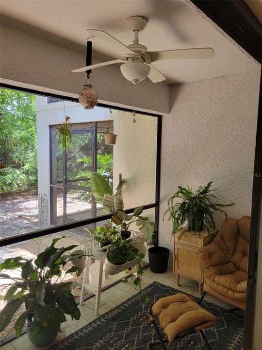 合同活跃: $180,000 (1 贝兹, 1 浴室, 582 平方英尺)