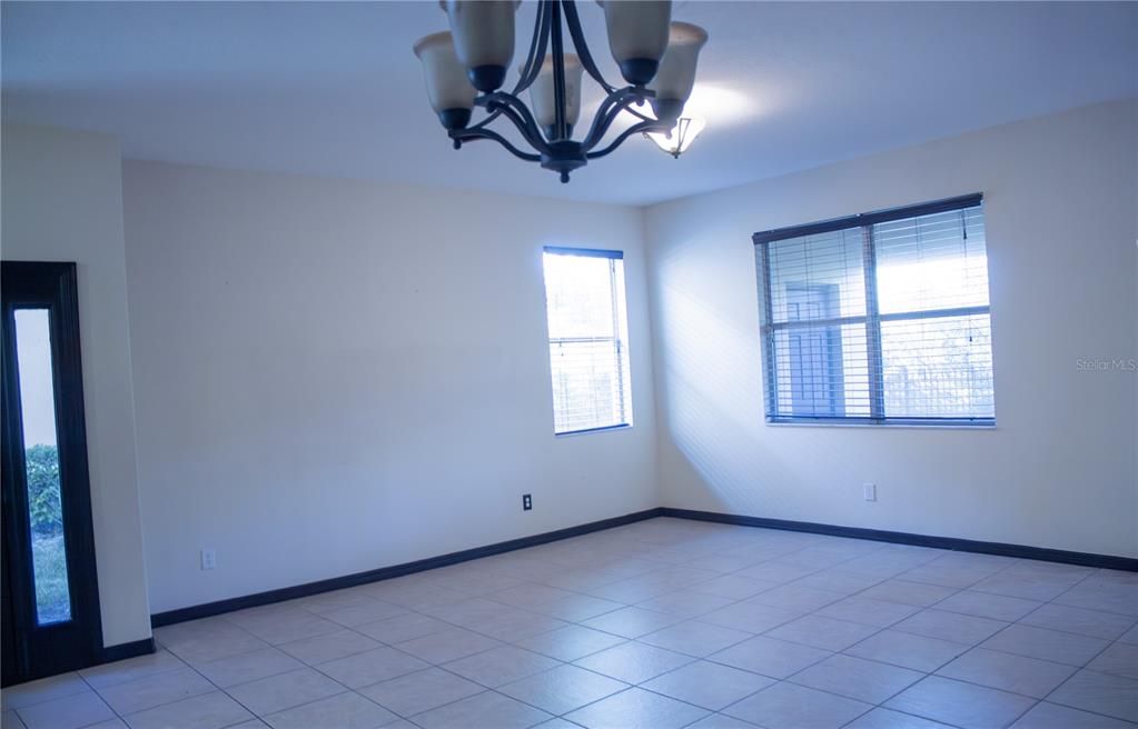 For Sale: $315,377 (3 beds, 2 baths, 1642 Square Feet)