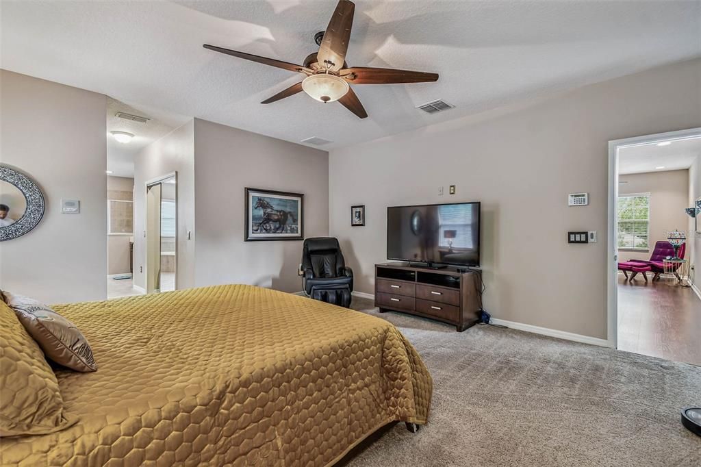 Под контрактом: $449,900 (4 спален, 3 ванн, 2880 Квадратных фут)