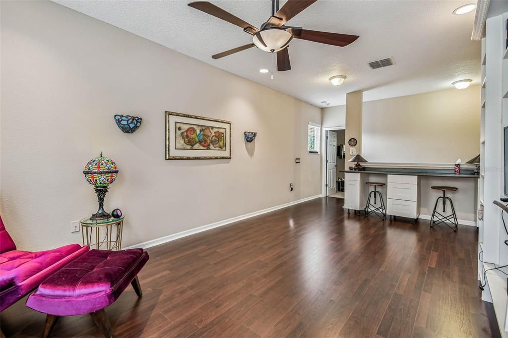 Под контрактом: $449,900 (4 спален, 3 ванн, 2880 Квадратных фут)