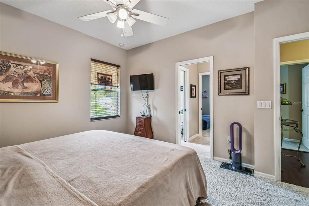 Под контрактом: $449,900 (4 спален, 3 ванн, 2880 Квадратных фут)