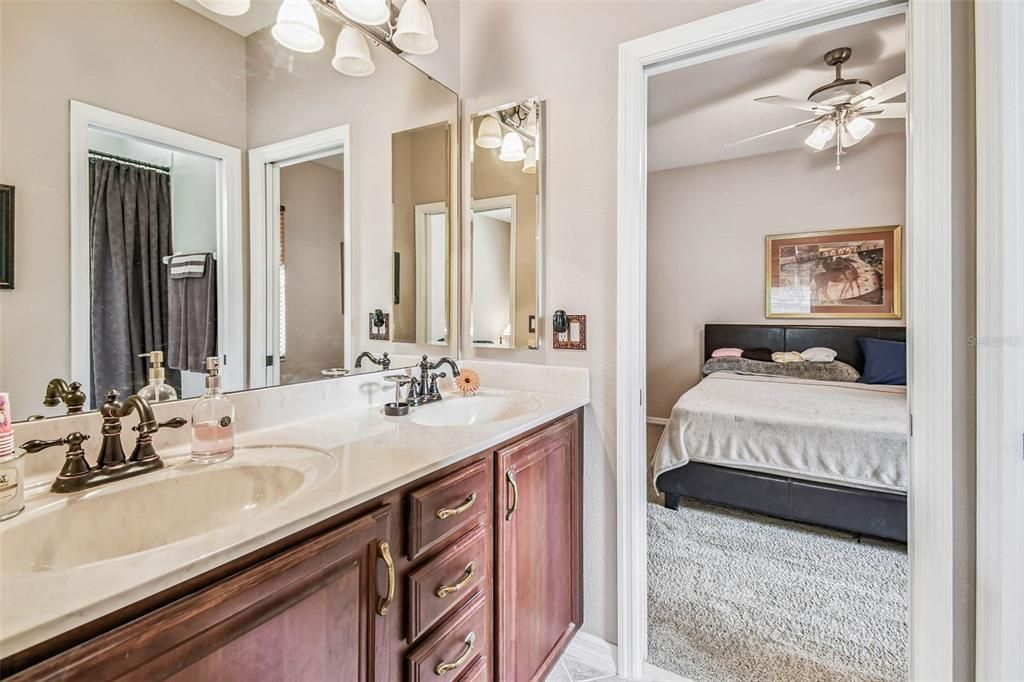 Под контрактом: $449,900 (4 спален, 3 ванн, 2880 Квадратных фут)