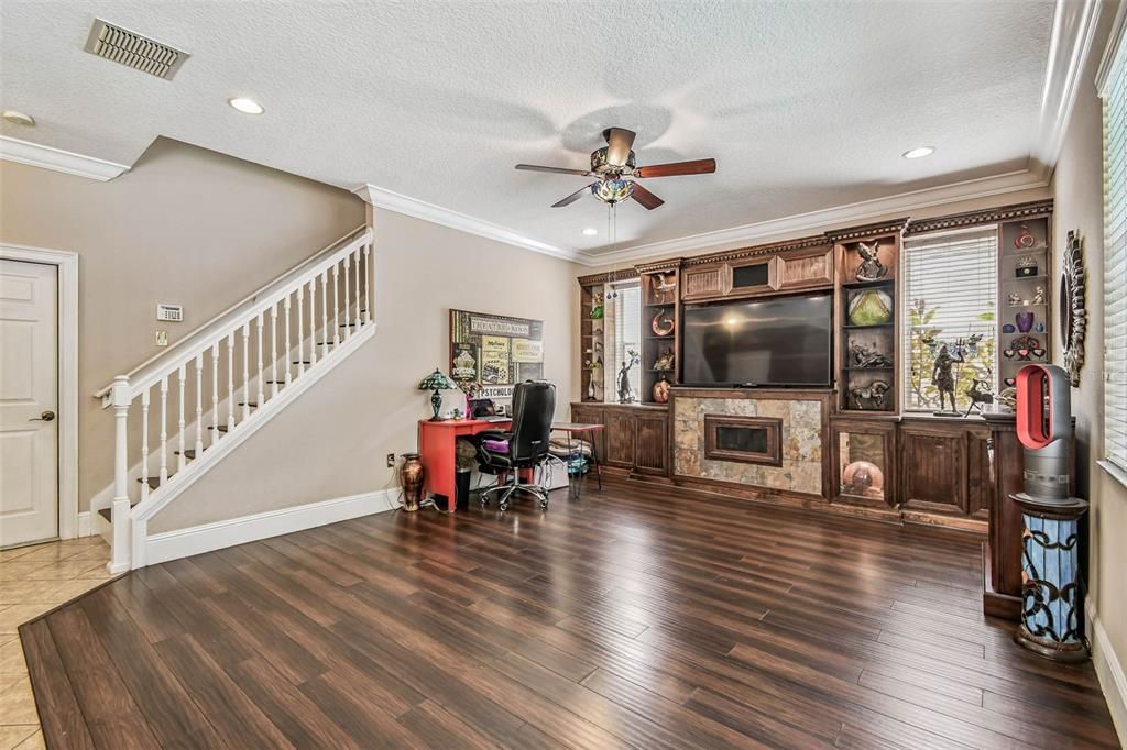 Под контрактом: $449,900 (4 спален, 3 ванн, 2880 Квадратных фут)