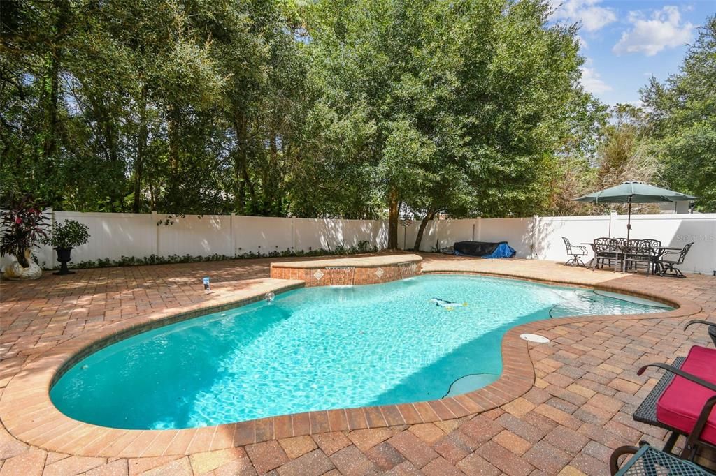 Под контрактом: $449,900 (4 спален, 3 ванн, 2880 Квадратных фут)