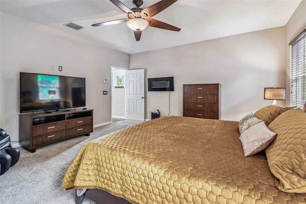 Под контрактом: $449,900 (4 спален, 3 ванн, 2880 Квадратных фут)