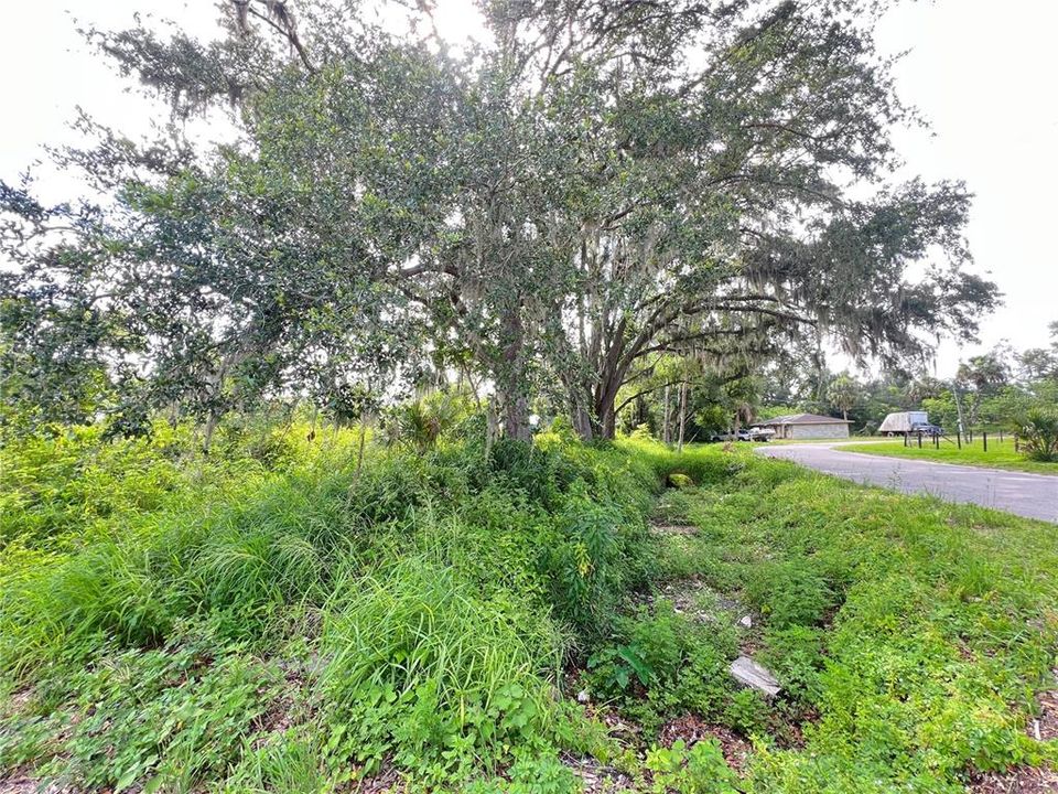 合同活跃: $30,000 (0.63 acres)