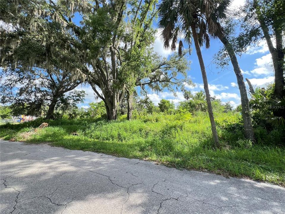 合同活跃: $30,000 (0.63 acres)