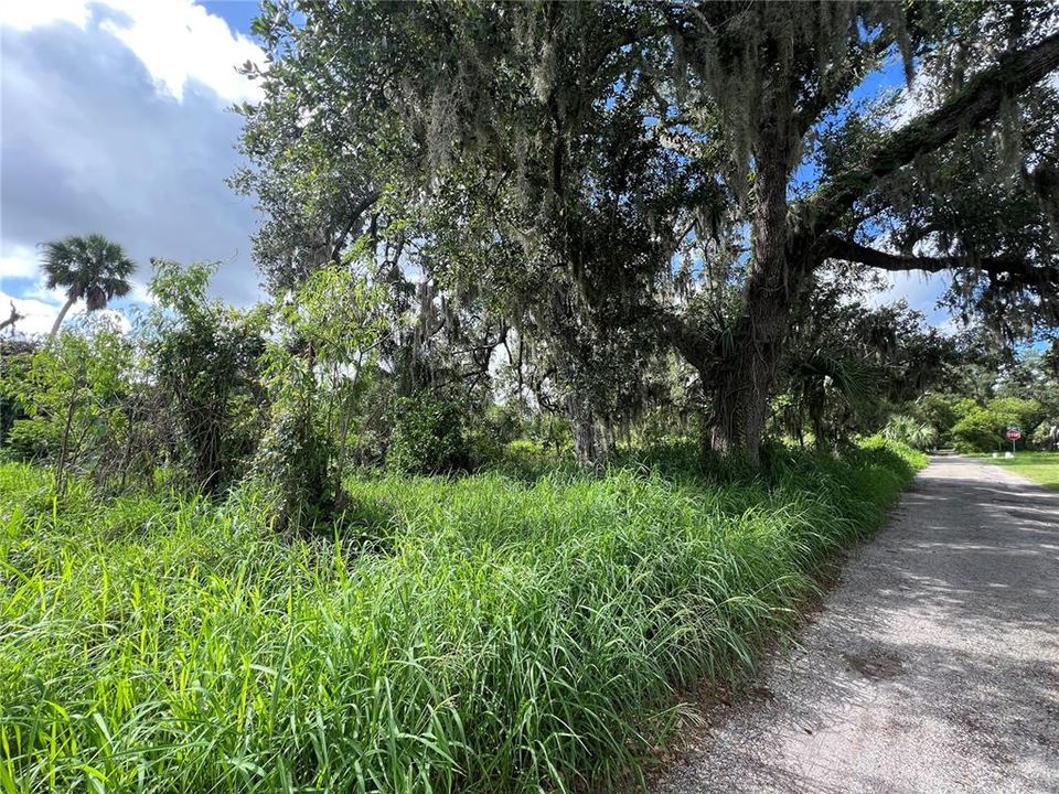 合同活跃: $30,000 (0.63 acres)