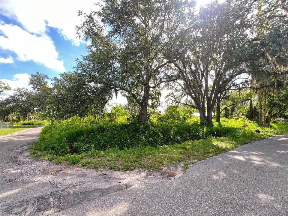 合同活跃: $30,000 (0.63 acres)