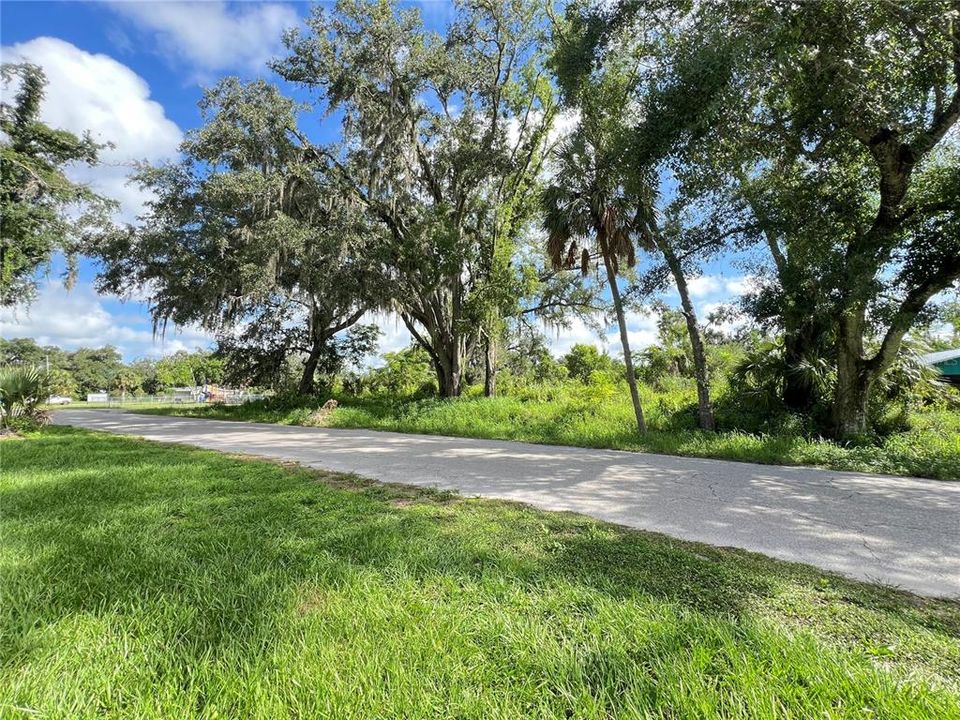 合同活跃: $30,000 (0.63 acres)